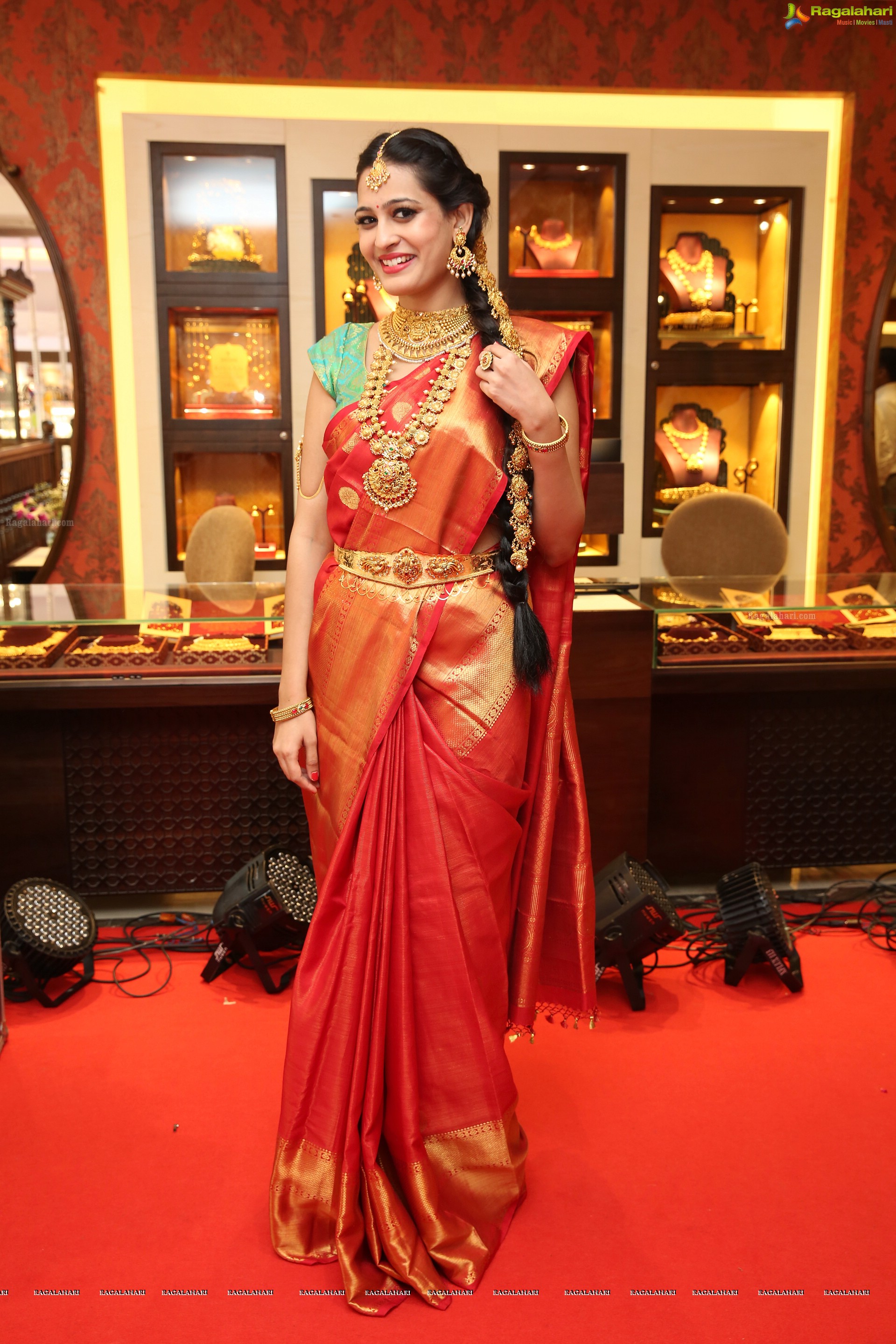 Swetha Jadhav @ Tanishq Jewellery Store Launch and Fashion Show - HD Gallery