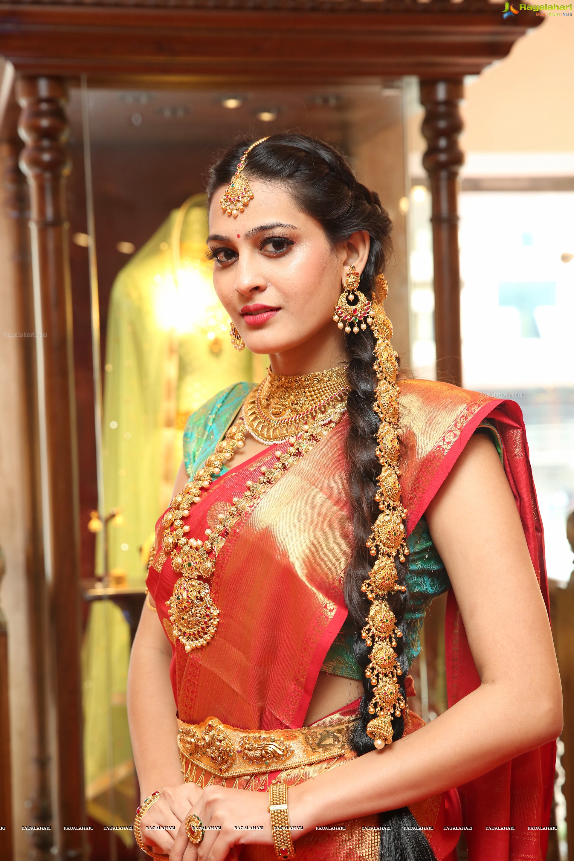 Swetha Jadhav @ Tanishq Jewellery Store Launch and Fashion Show - HD Gallery