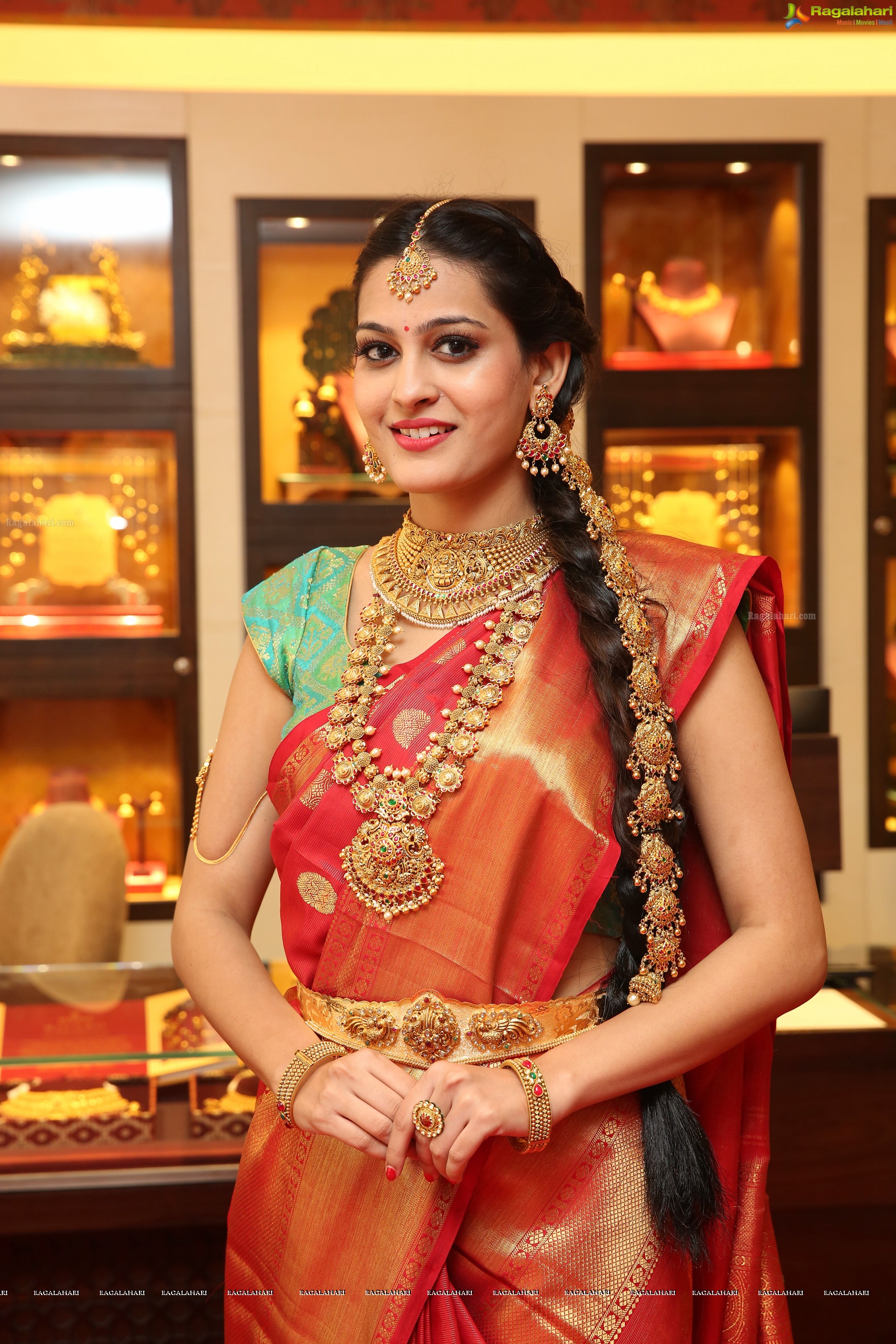 Swetha Jadhav @ Tanishq Jewellery Store Launch and Fashion Show - HD Gallery