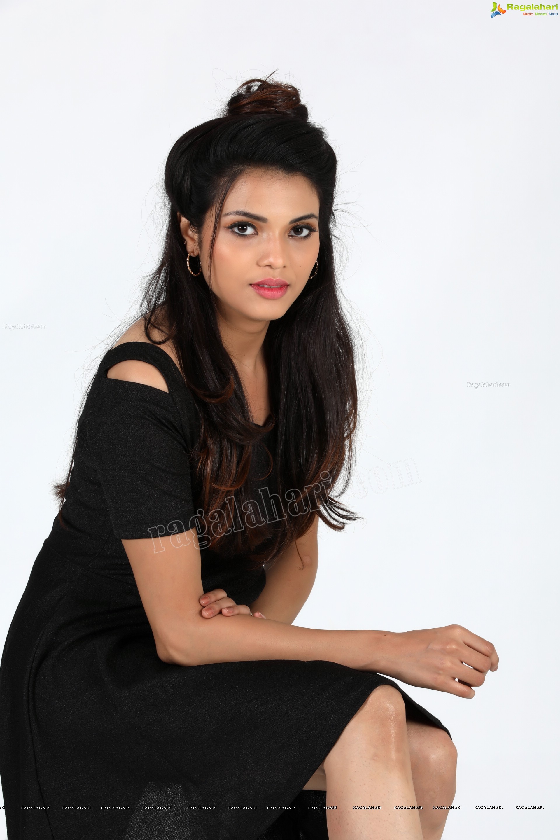 Sahithi Jadi (Exclusive Photo Shoot) (High Definition Photos)