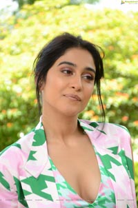 Regina Cassandra at Evaru Movie Press Meet