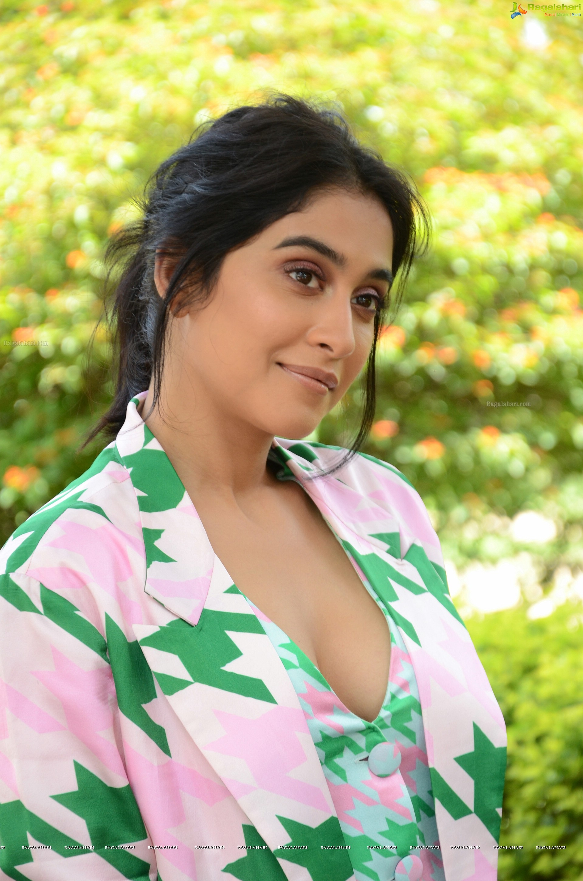 Regina Cassandra @ Evaru Movie Press Meet - HD Gallery