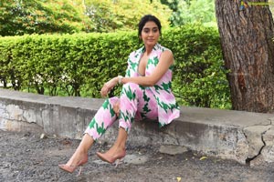 Regina Cassandra at Evaru Movie Press Meet