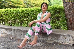 Regina Cassandra at Evaru Movie Press Meet