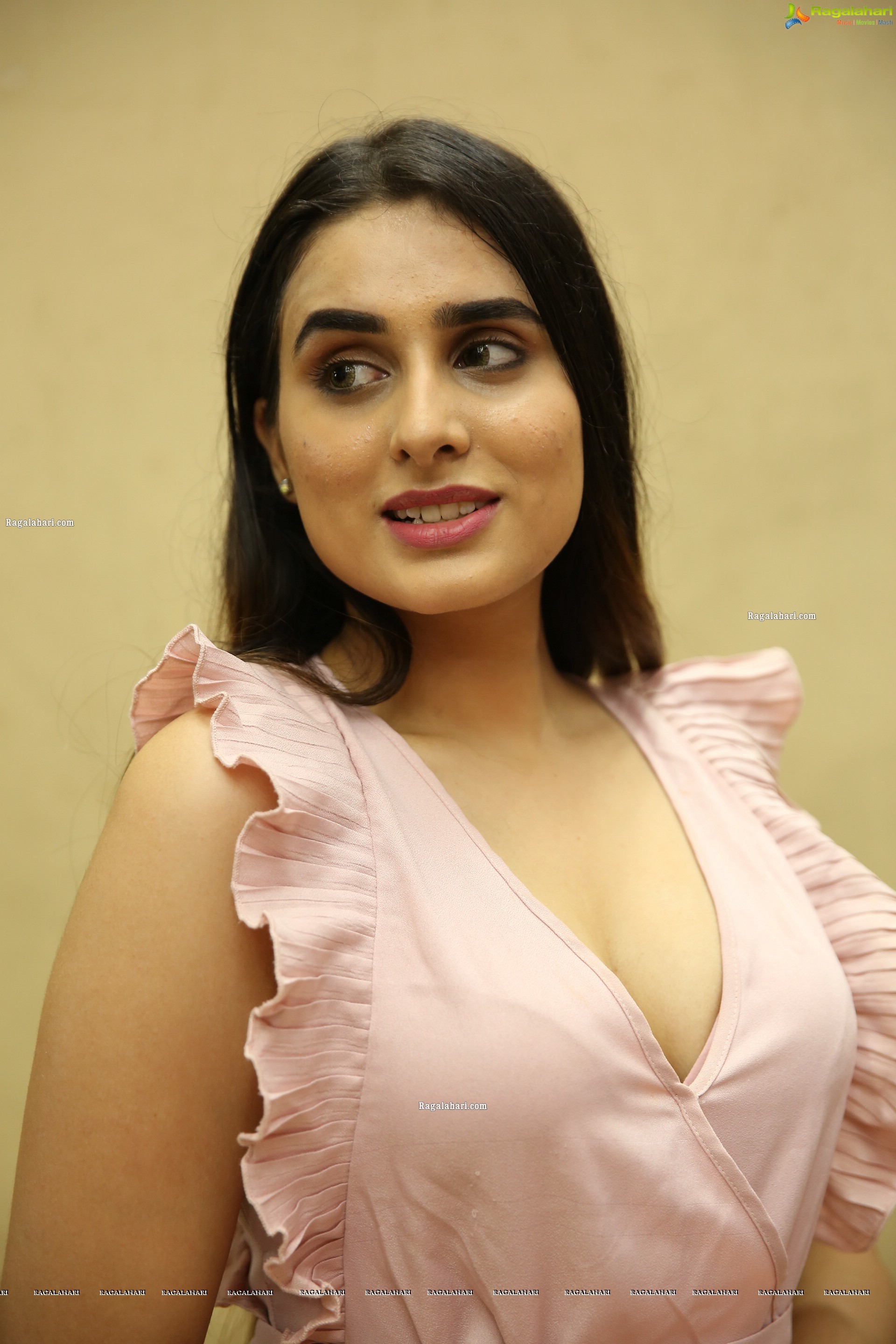 Nikitha Chaturvedi at Spencer's Independence Day Offers Launch, HD Gallery