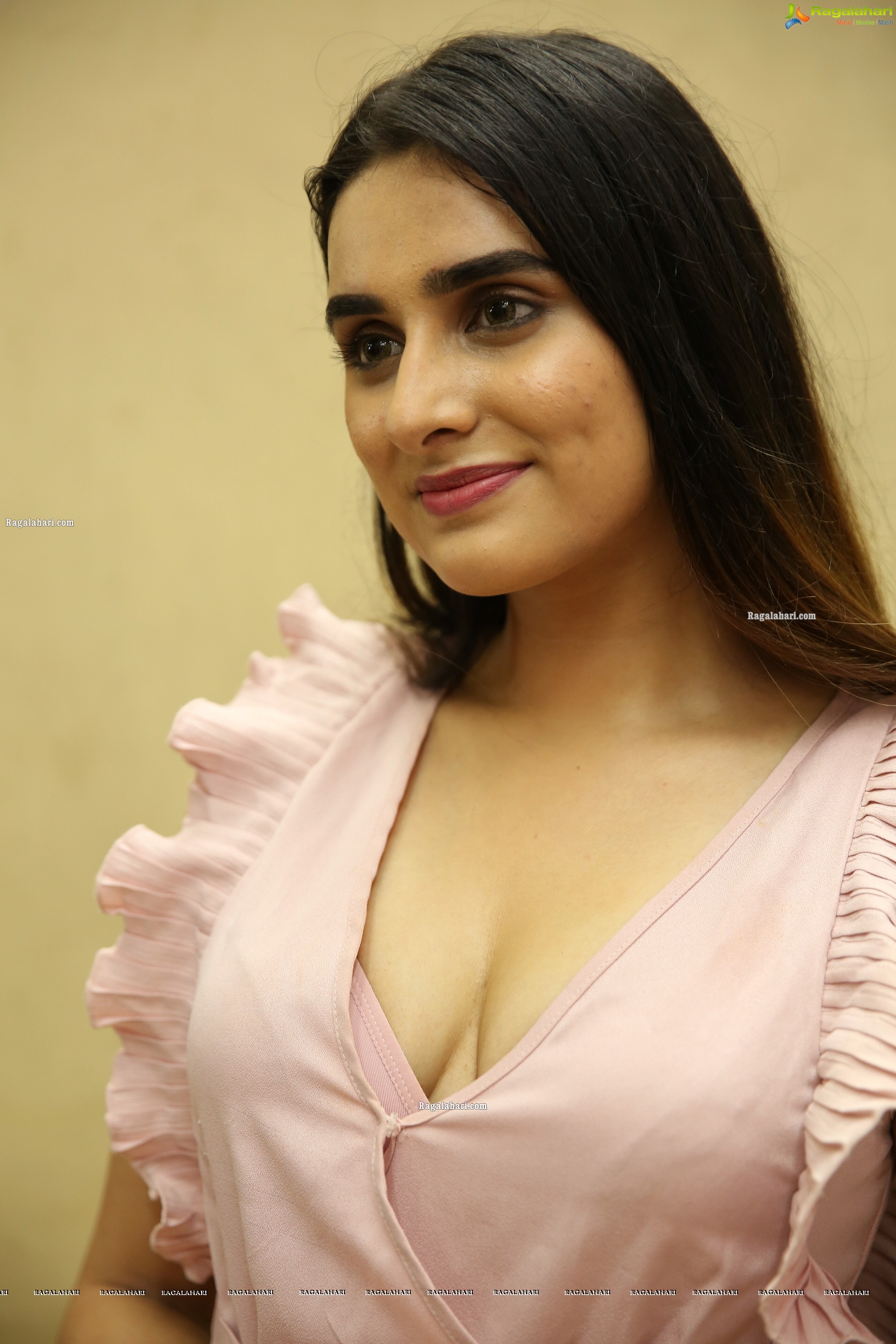 Nikitha Chaturvedi at Spencer's Independence Day Offers Launch, HD Gallery