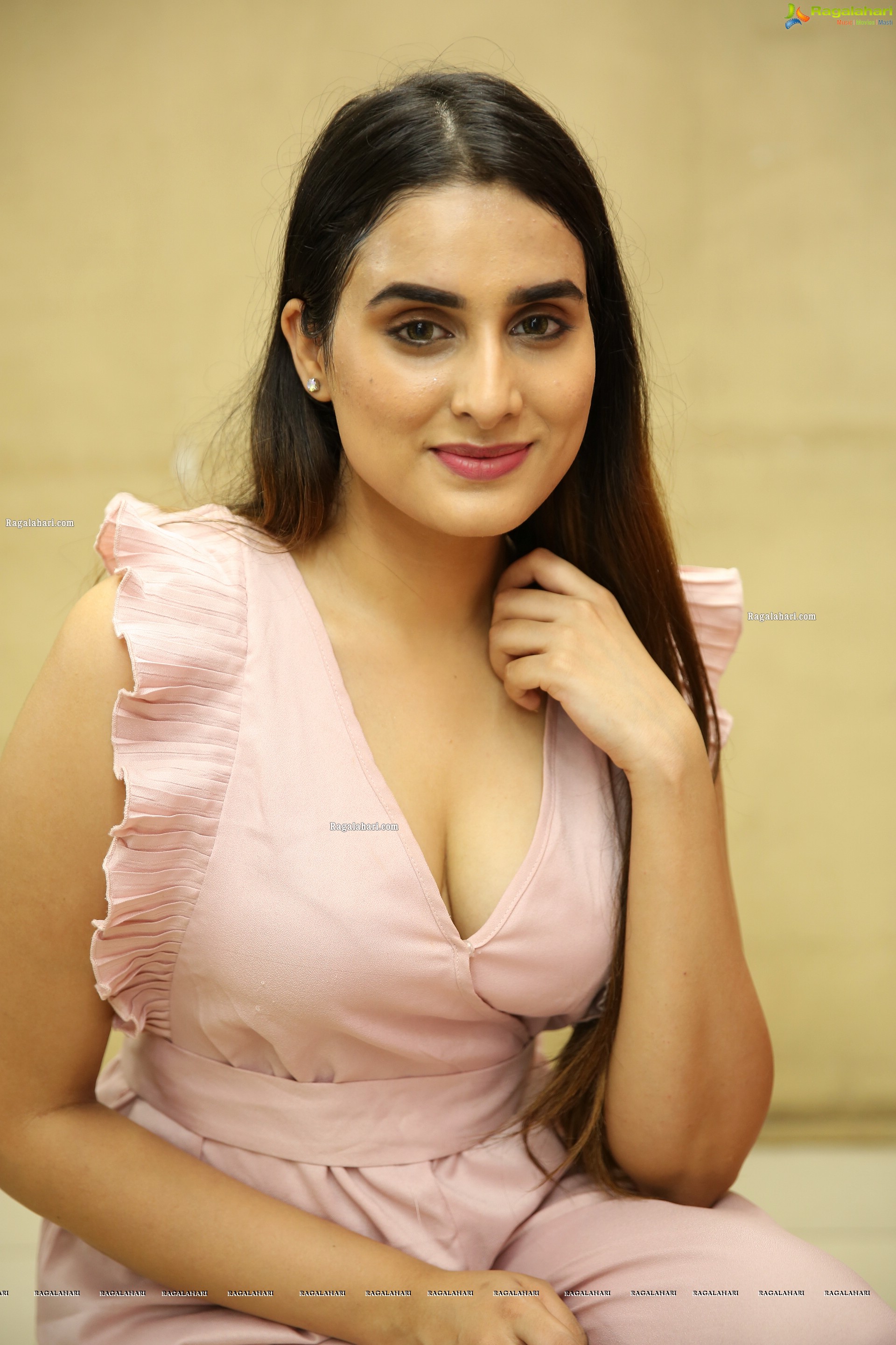 Nikitha Chaturvedi at Spencer's Independence Day Offers Launch, HD Gallery