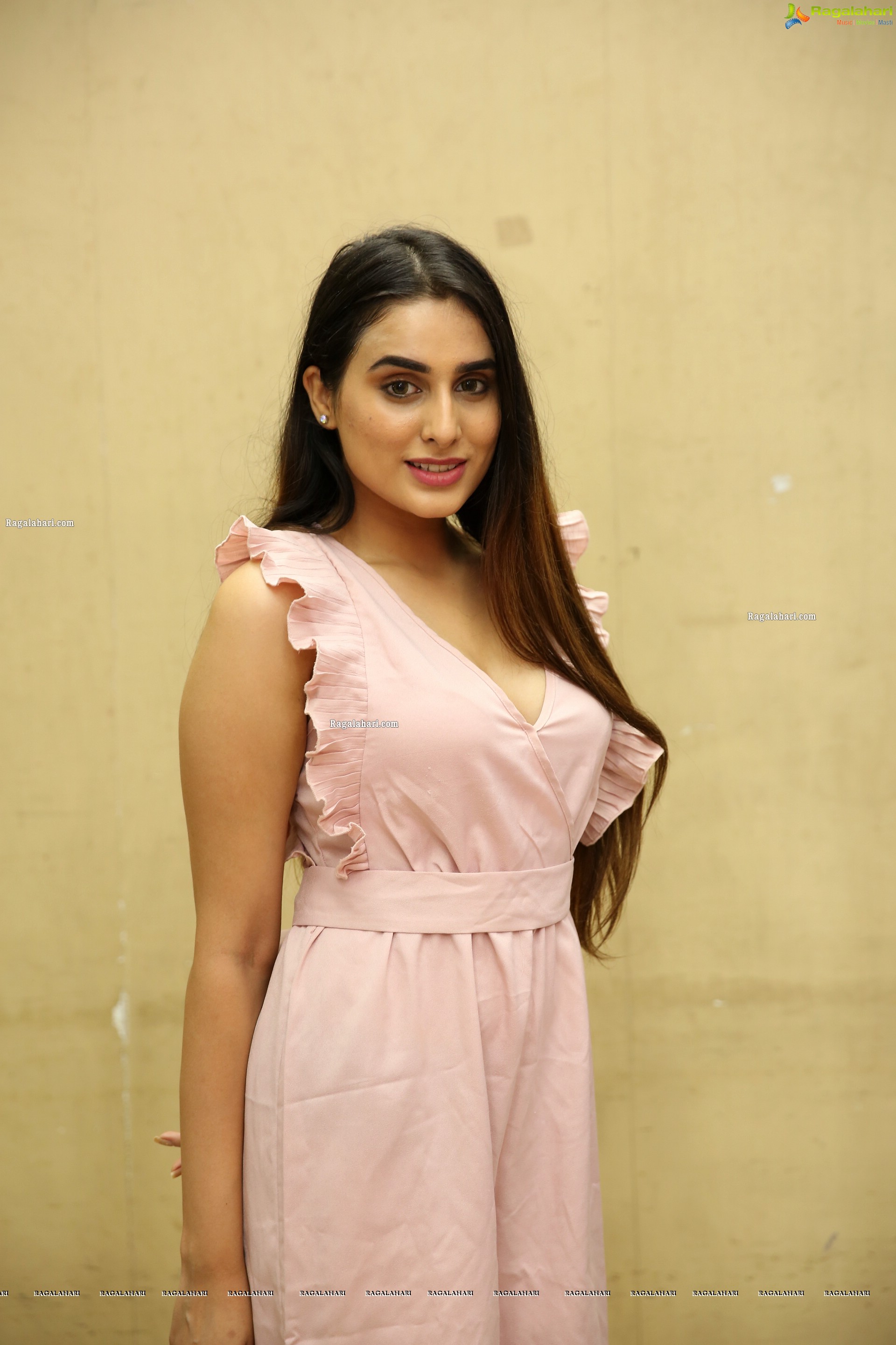 Nikitha Chaturvedi at Spencer's Independence Day Offers Launch, HD Gallery