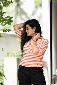 VJ Jaanu in Pink & Cream Striped T Shirt