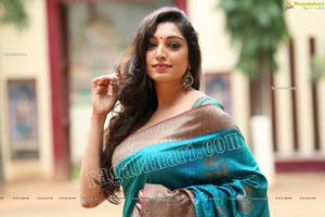 Rithu Manthra in Teal Blue Saree