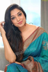 Rithu Manthra in Teal Blue Saree