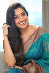 Rithu Manthra in Teal Blue Saree