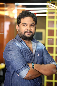 Darshan at Ichata Vaahanamulu Nilupa Raadhu Interview