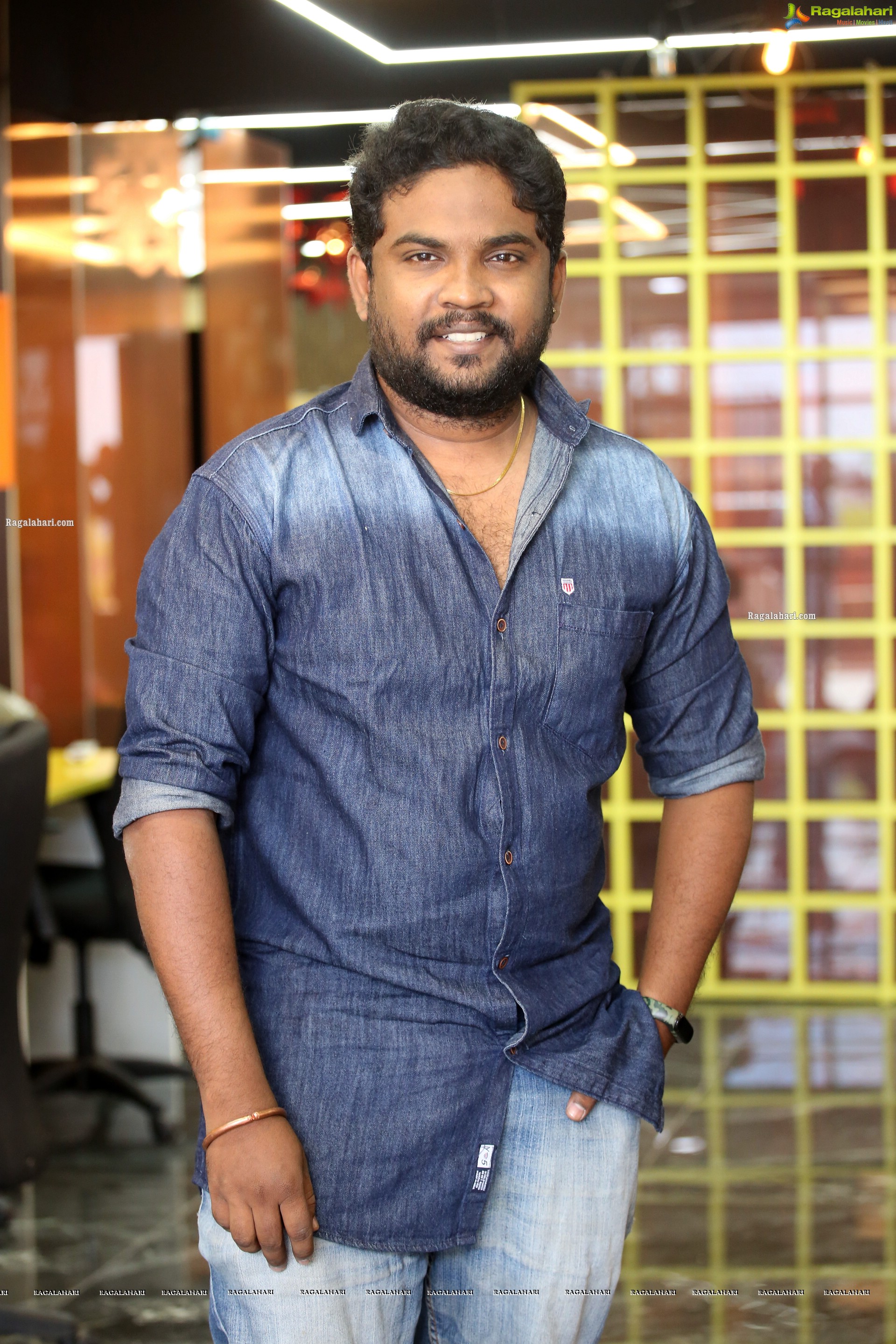 Director Darshan Stills at Ichata Vaahanamulu Nilupa Raadhu Interview