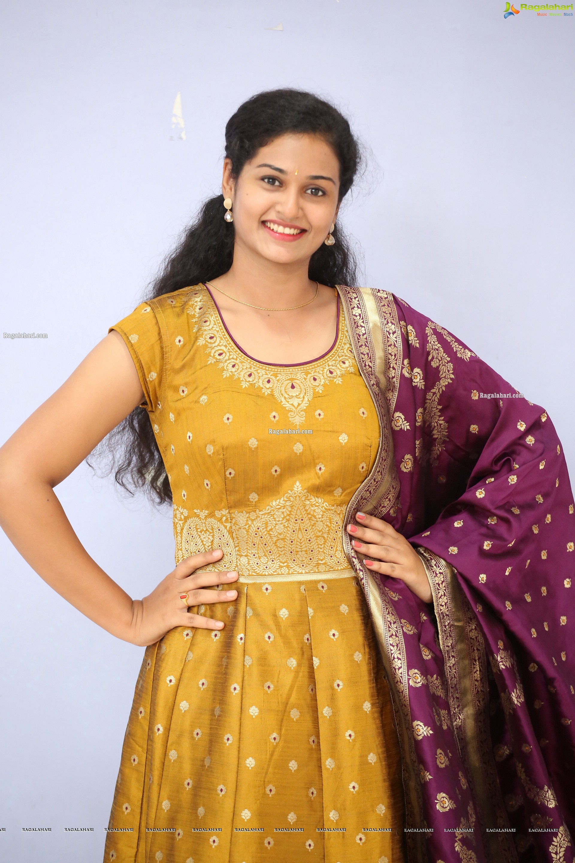 Geethika at Batch Movie Trailer Launch, HD Photo Gallery