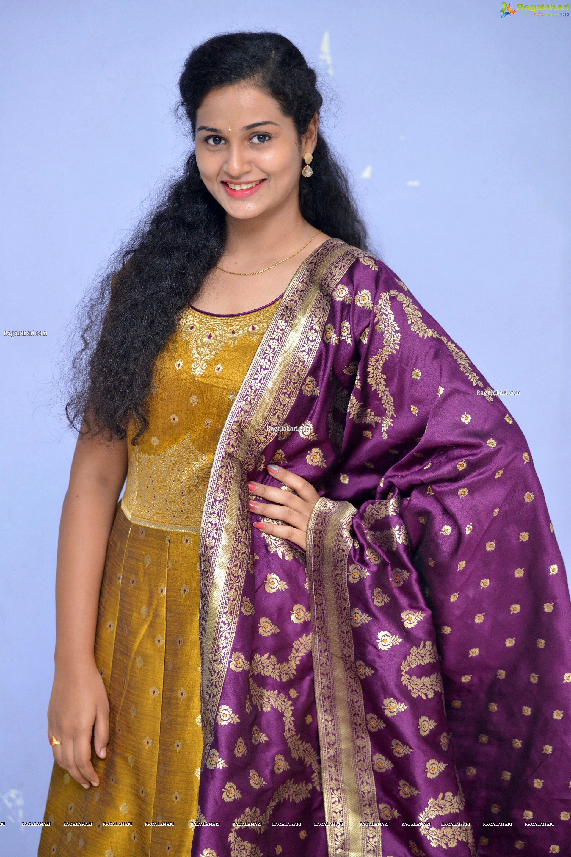 Geethika at Batch Movie Trailer Launch, HD Photo Gallery