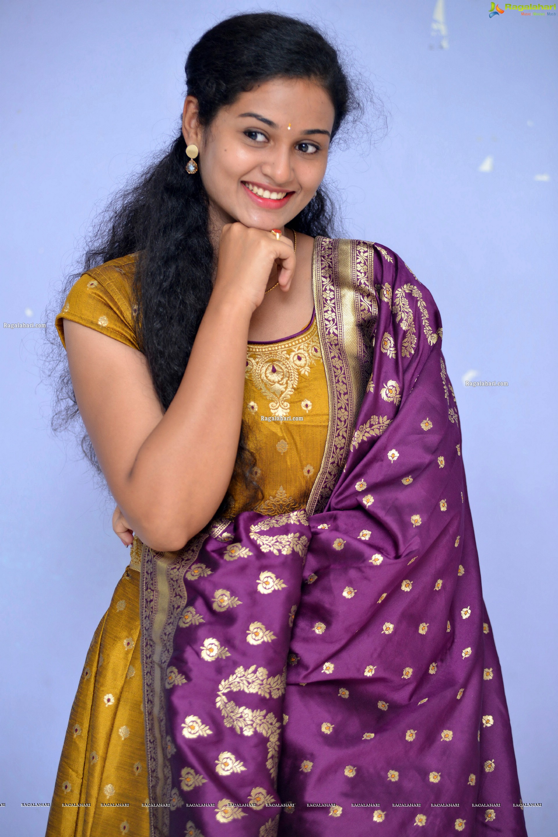 Geethika at Batch Movie Trailer Launch, HD Photo Gallery