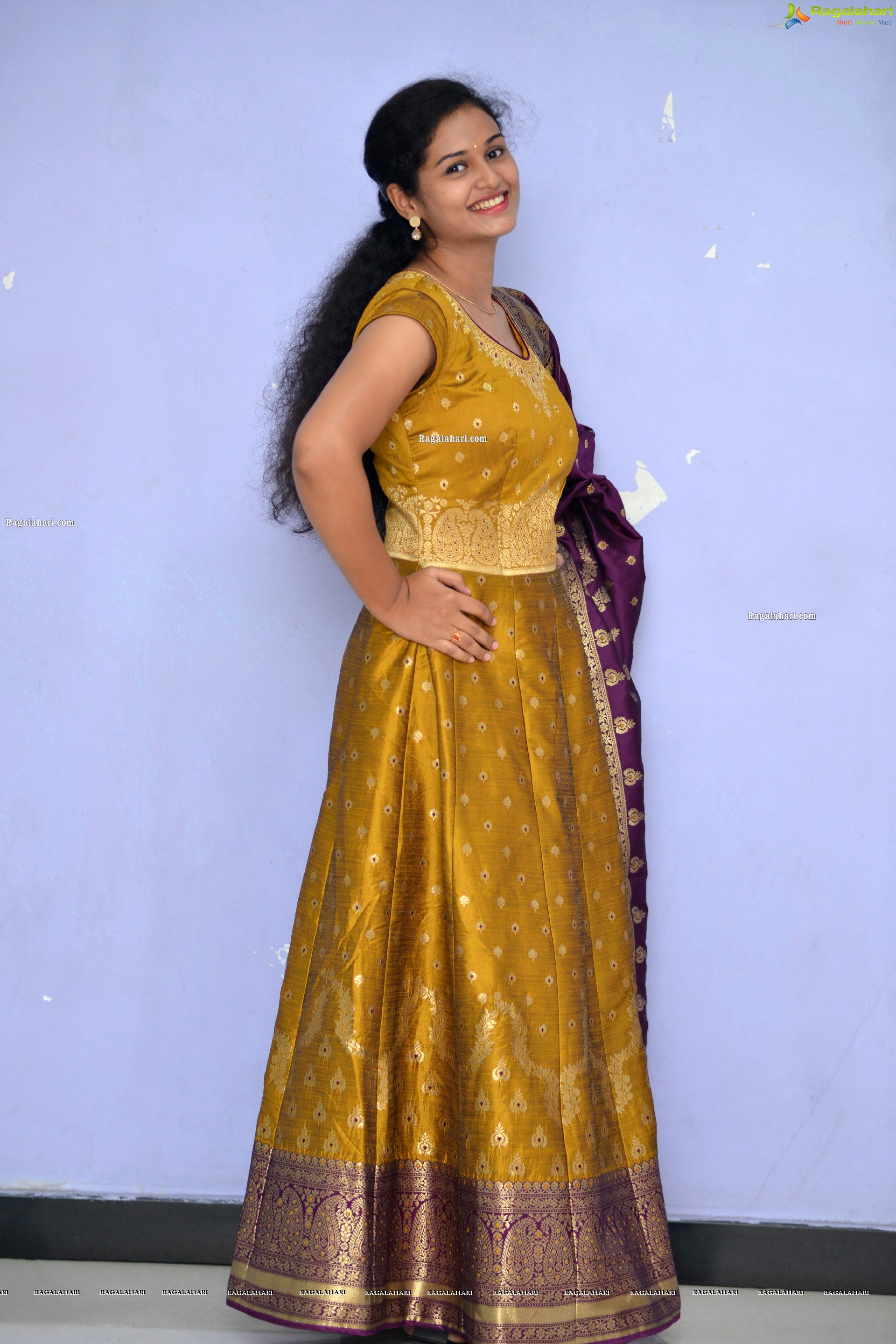 Geethika at Batch Movie Trailer Launch, HD Photo Gallery