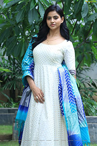 Naveena Reddy Latest Stills