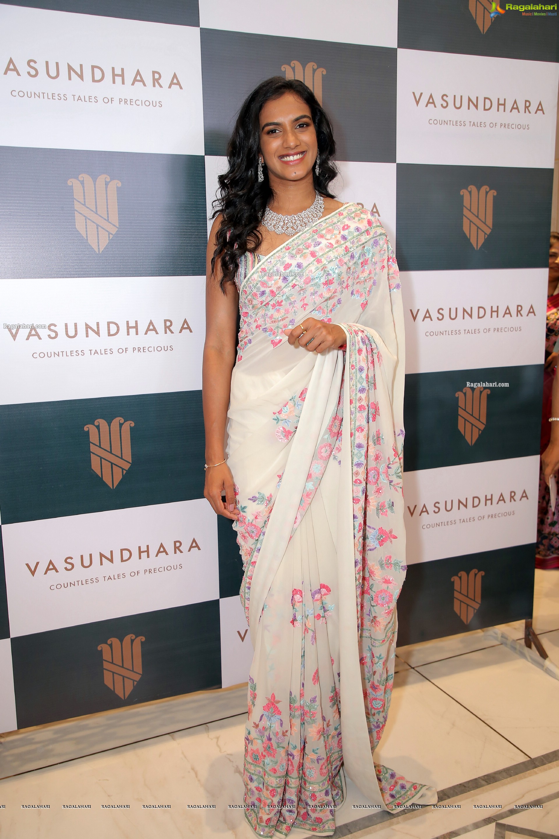 PV Sindhu at Vasundhara Flagship Jewellery Store Launch, HD Photo Gallery