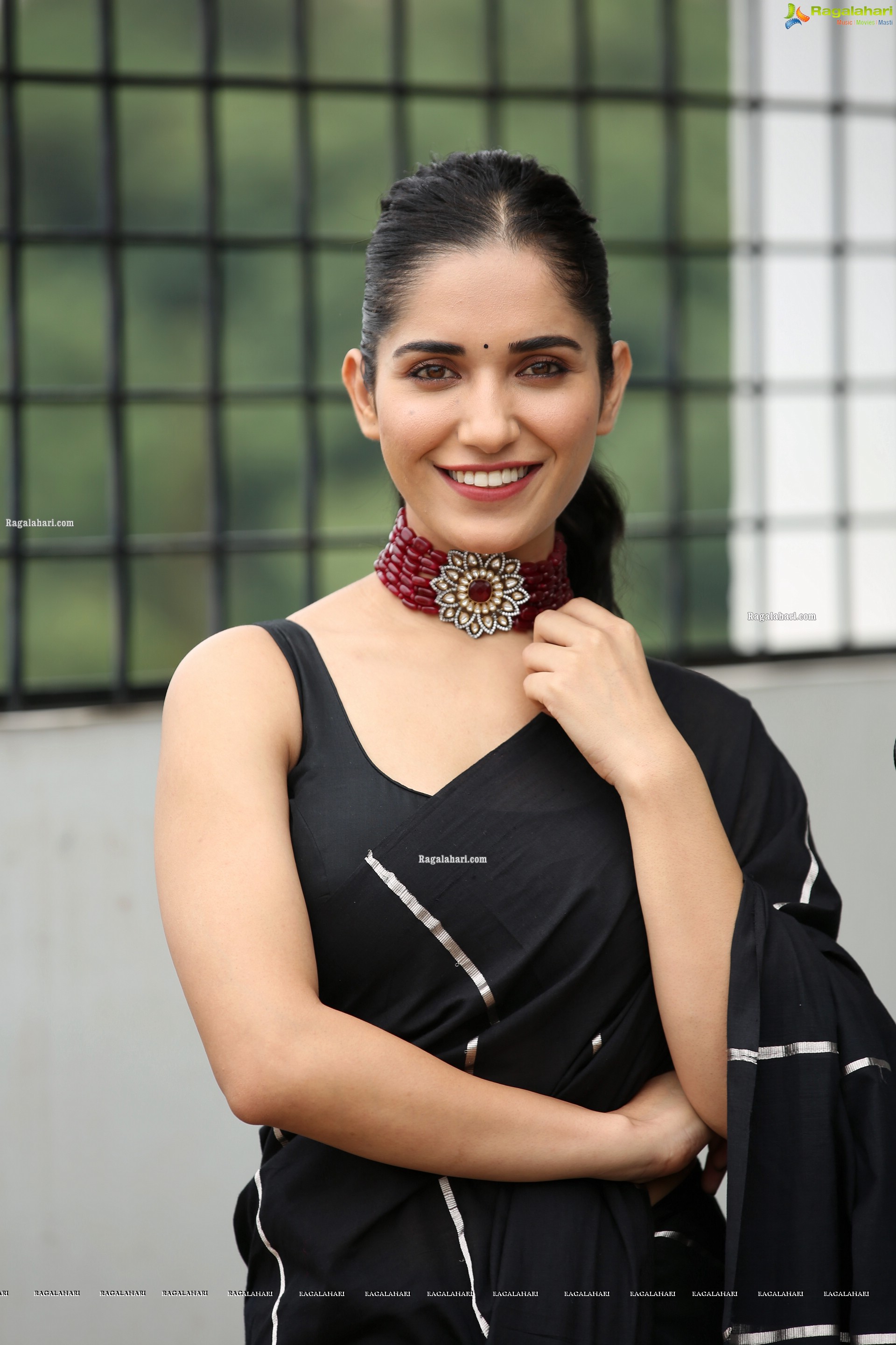 Ruhani Sharma at Nootokka Jillala Andagadu Movie Interview, HD Gallery