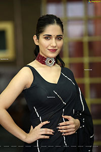 Ruhani Sharma at Nootokka Jillala Andagadu Movie Interview