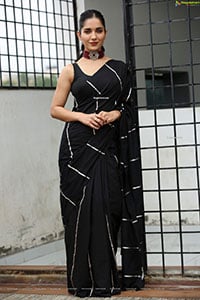 Ruhani Sharma at Nootokka Jillala Andagadu Movie Interview