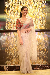 Ruhani Sharma at Nootokka Jillala Andagadu Pre Release Event