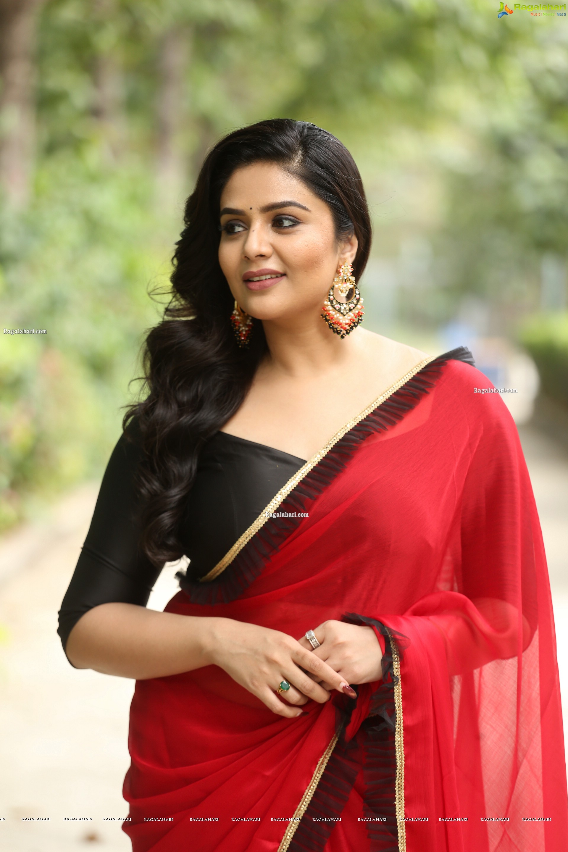 Sreemukhi in Red Saree, HD Photo Gallery