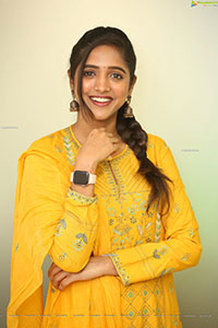 Vaishali Raj at Kanabadutaledu Interview, HD Photo Gallery