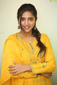 Vaishali Raj at Kanabadutaledu Interview, HD Photo Gallery