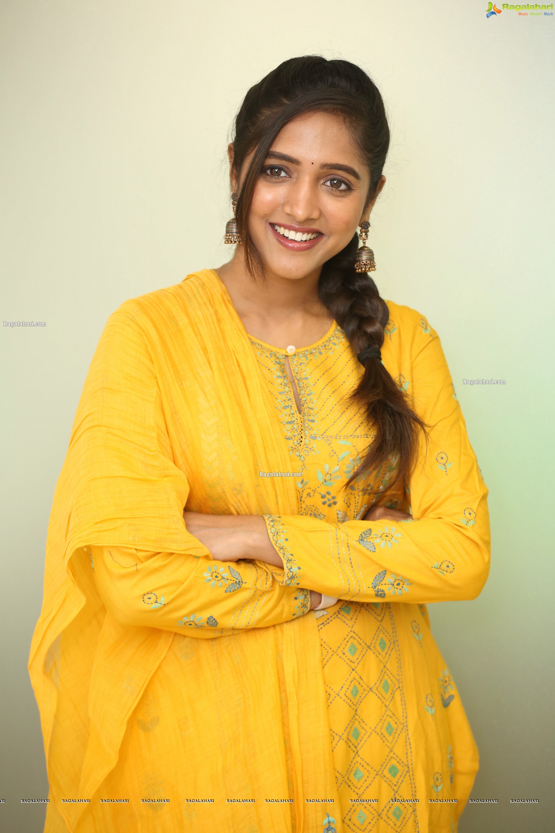 Vaishali Raj at Kanabadutaledu Interview, HD Photo Gallery