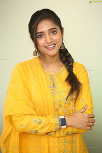 Vaishali Raj at Kanabadutaledu Interview, HD Photo Gallery