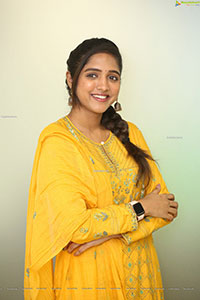 Vaishali Raj at Kanabadutaledu Interview, HD Photo Gallery