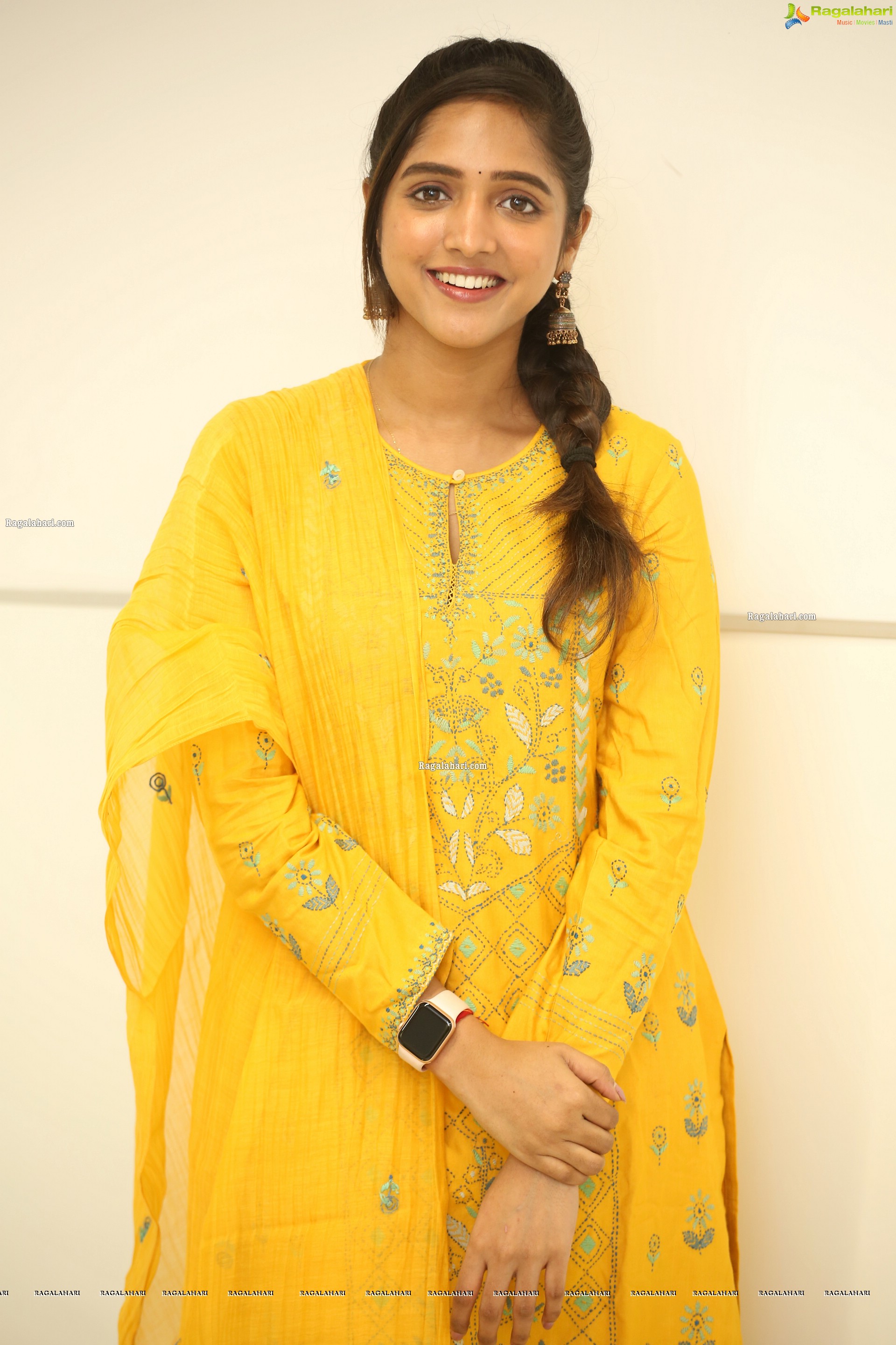 Vaishali Raj at Kanabadutaledu Interview, HD Photo Gallery