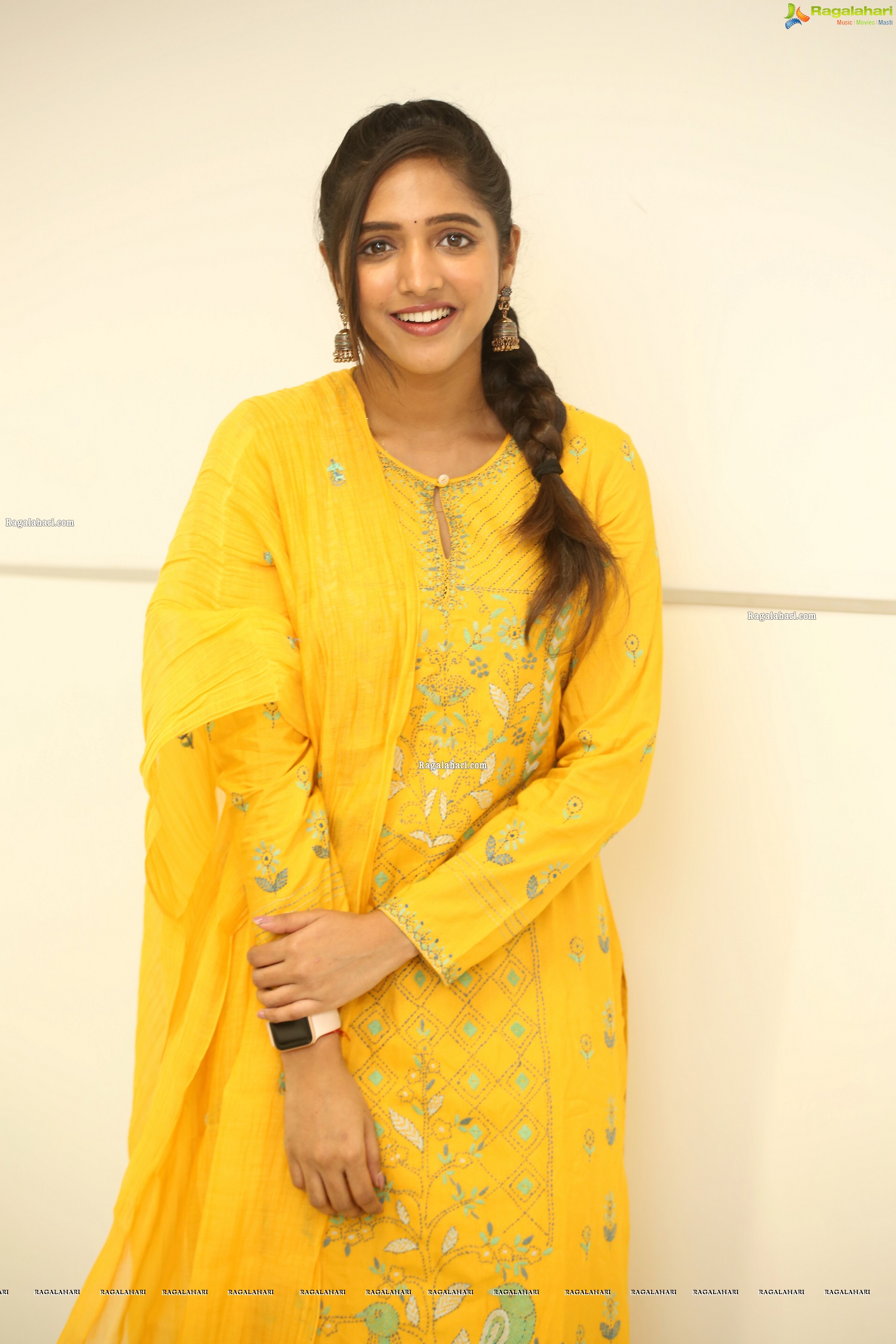 Vaishali Raj at Kanabadutaledu Interview, HD Photo Gallery