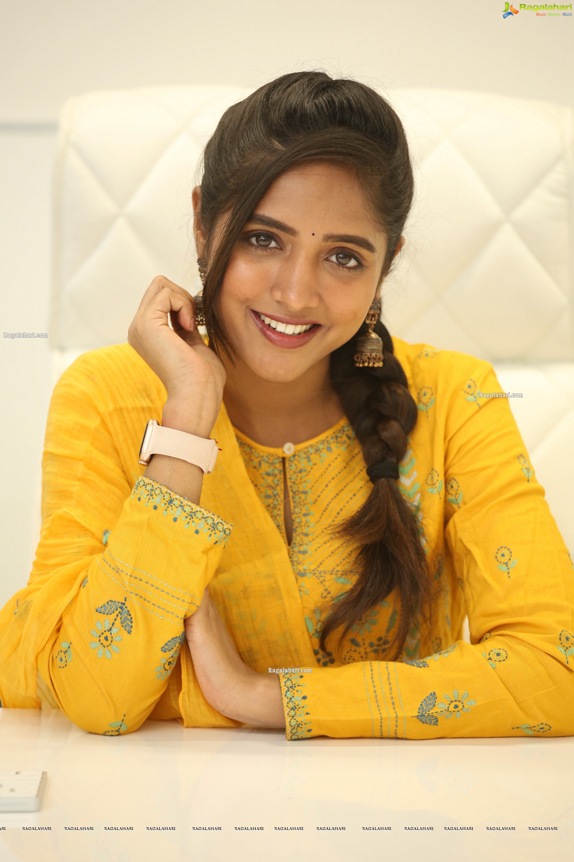 Vaishali Raj at Kanabadutaledu Interview, HD Photo Gallery