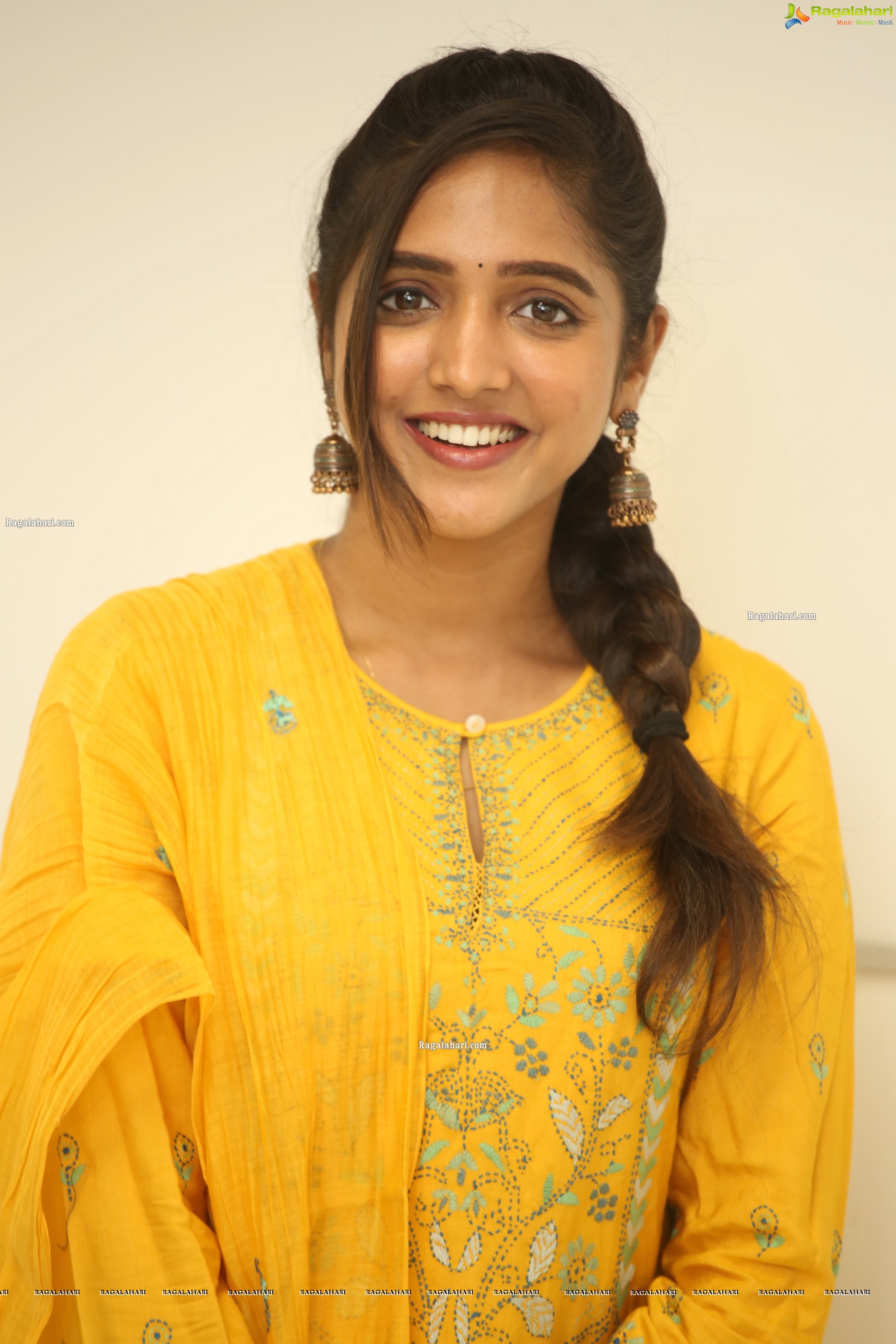 Vaishali Raj at Kanabadutaledu Interview, HD Photo Gallery