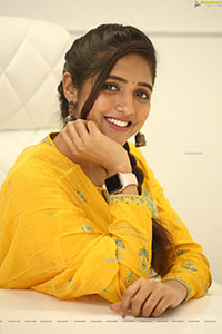 Vaishali Raj at Kanabadutaledu Interview, HD Photo Gallery