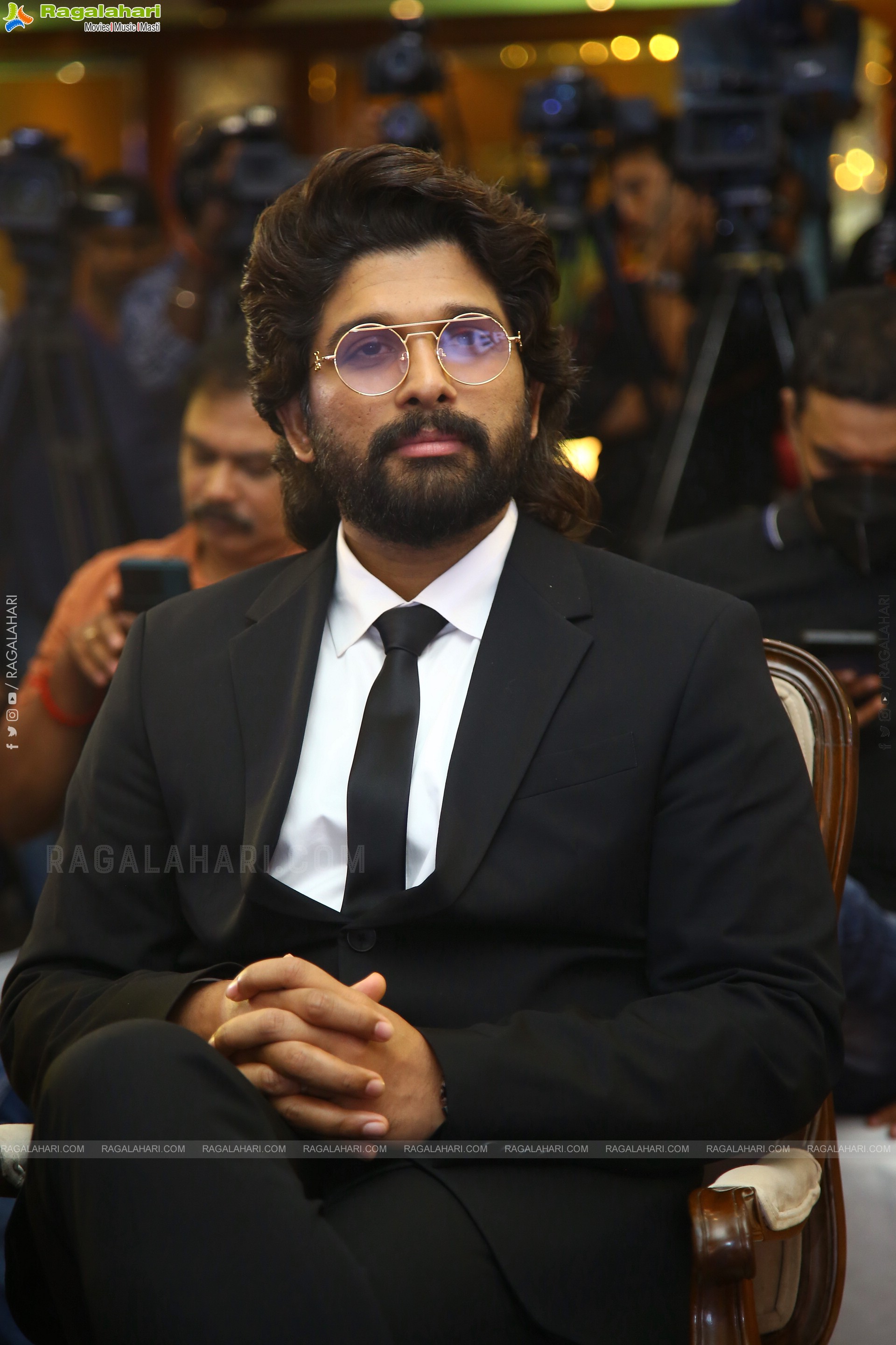 Allu Arjun at Honer Richmont Launch, HD Photo Gallery