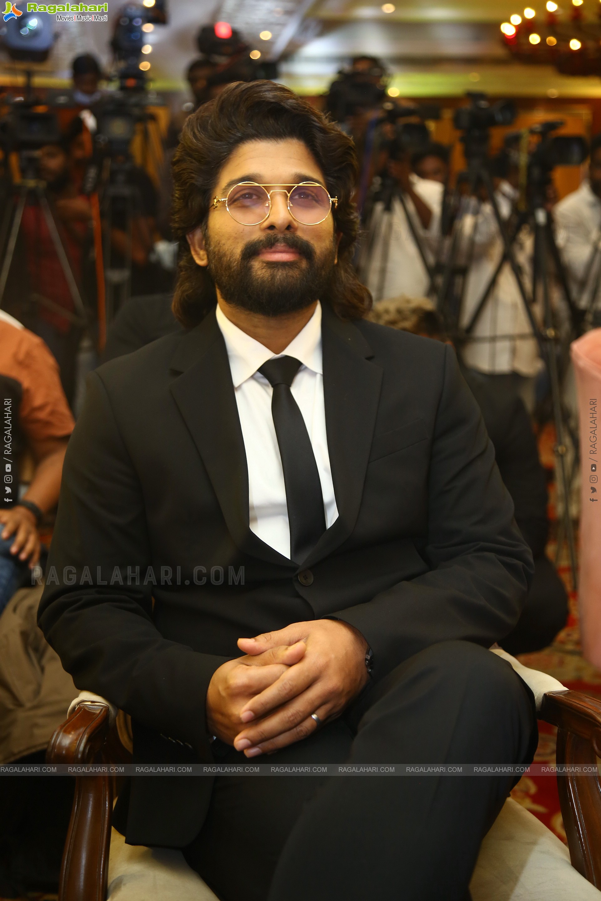 Allu Arjun at Honer Richmont Launch, HD Photo Gallery