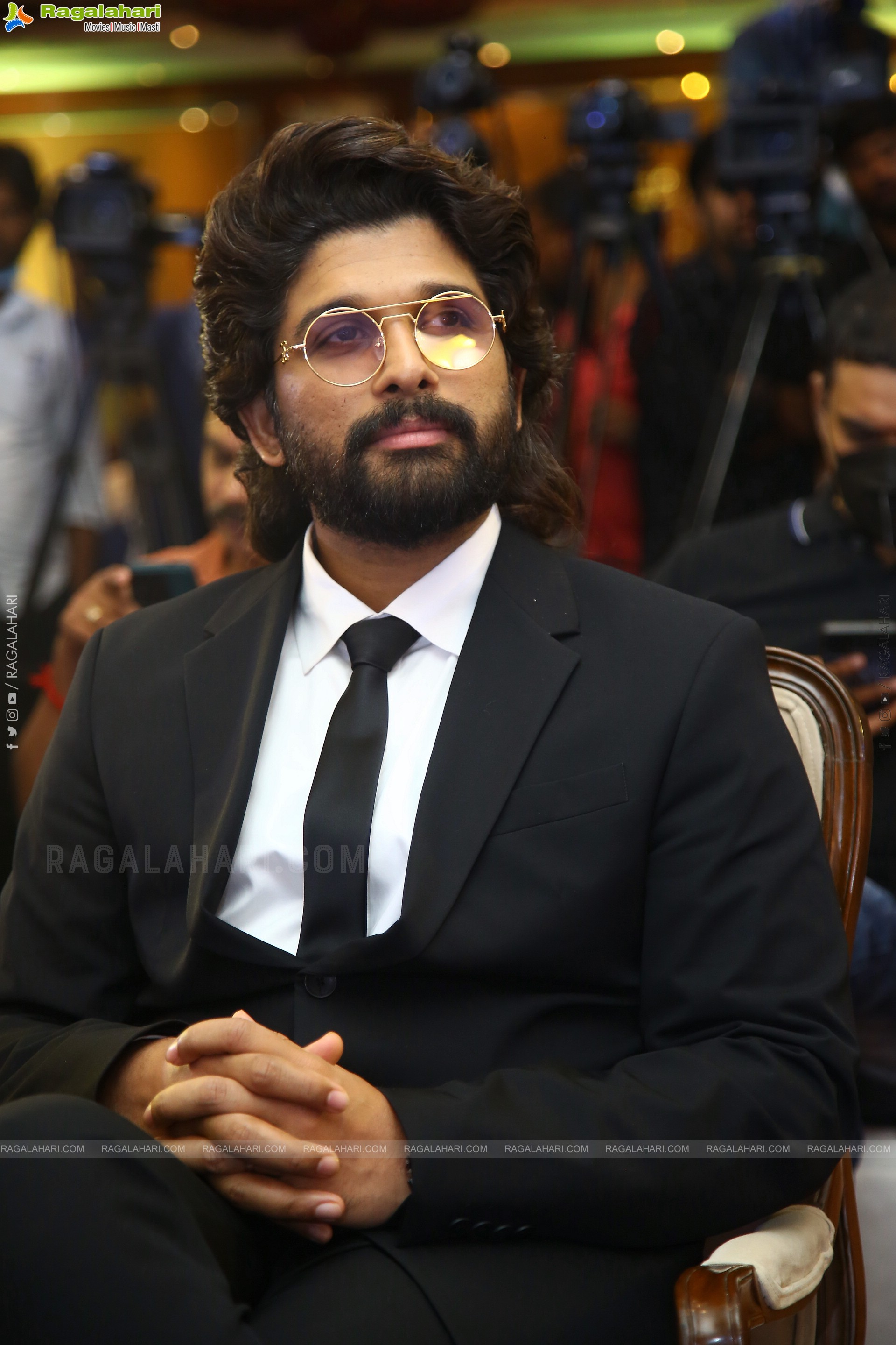 Allu Arjun at Honer Richmont Launch, HD Photo Gallery