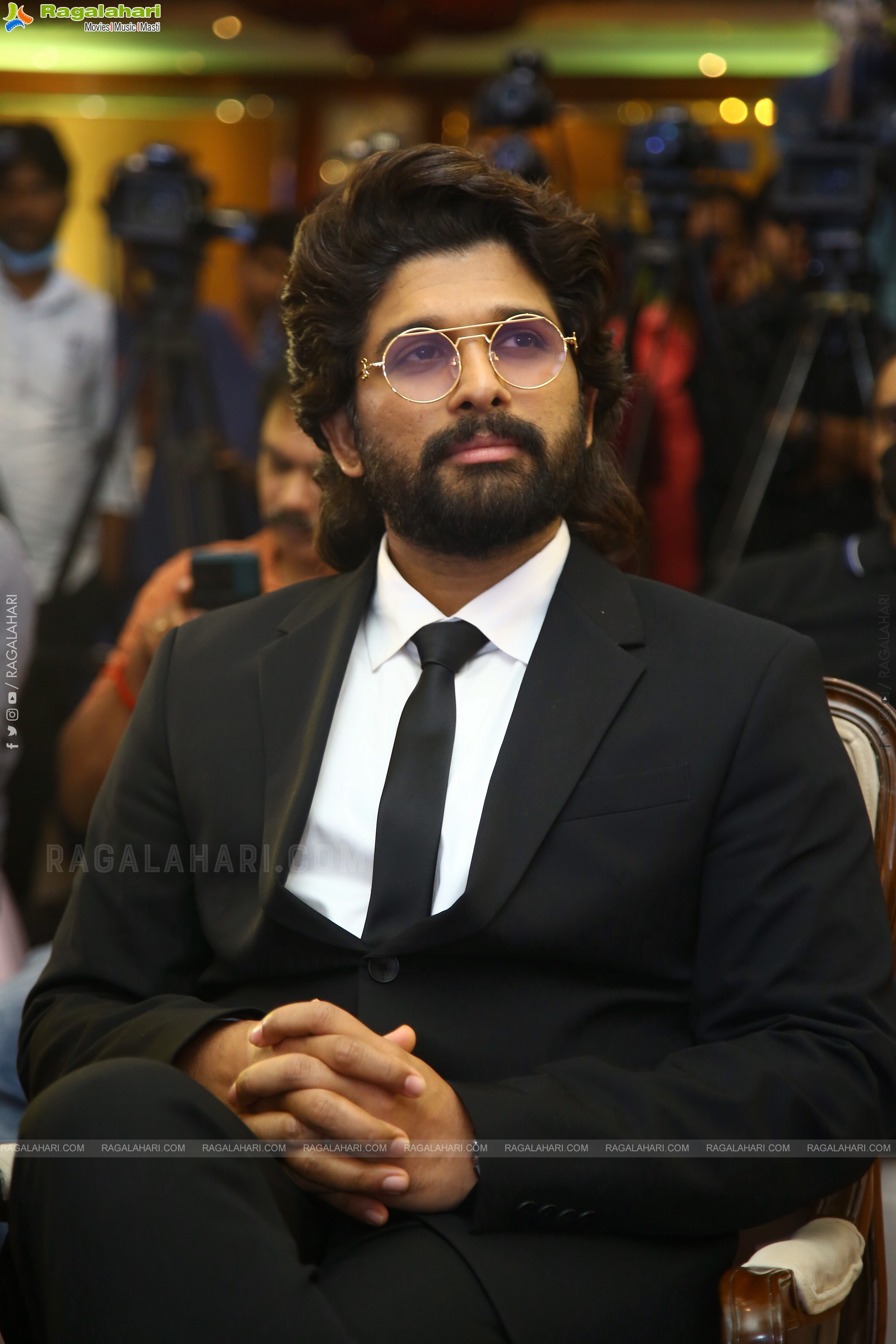 Allu Arjun at Honer Richmont Launch, HD Photo Gallery