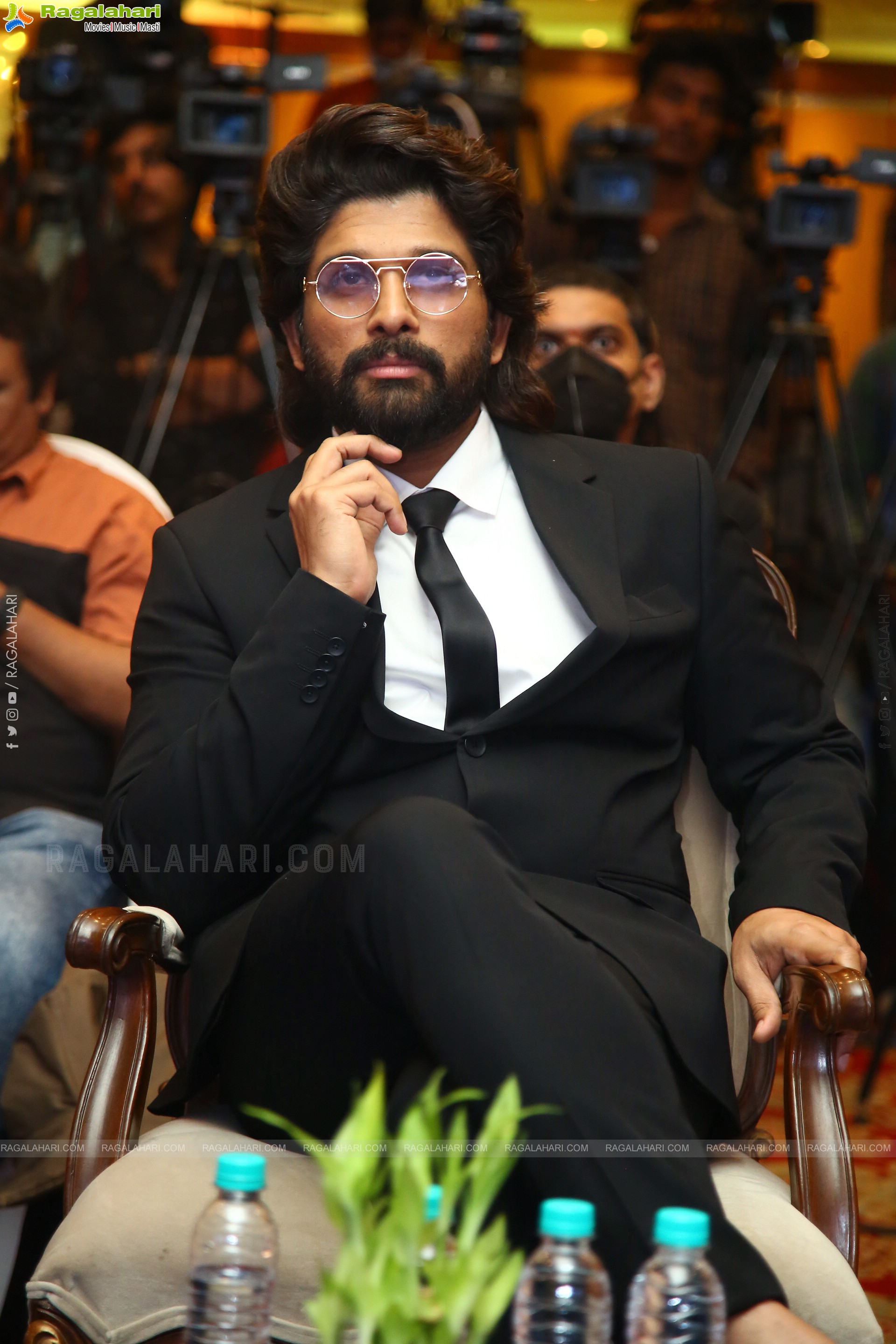 Allu Arjun at Honer Richmont Launch, HD Photo Gallery