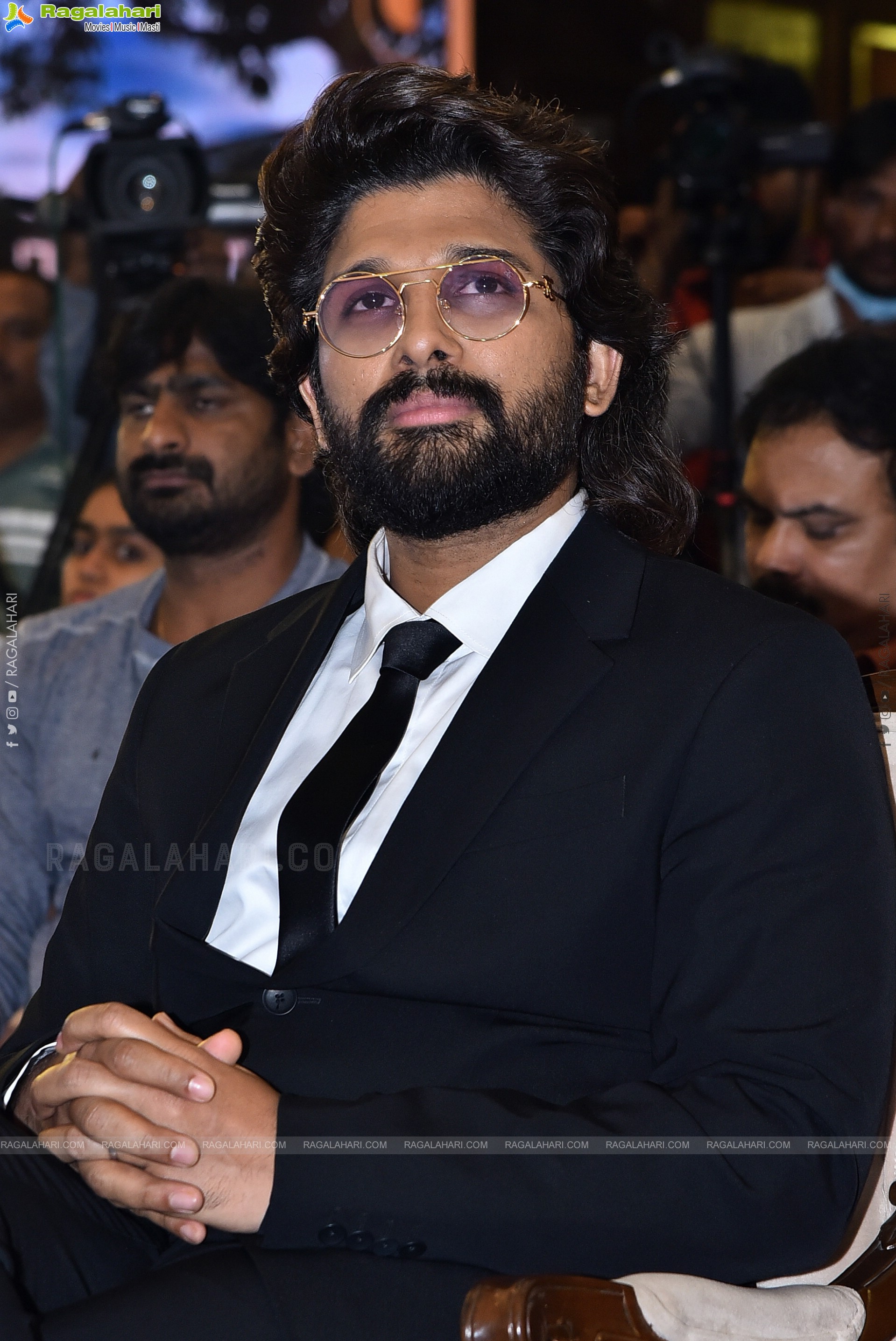 Allu Arjun at Honer Richmont Launch, HD Photo Gallery