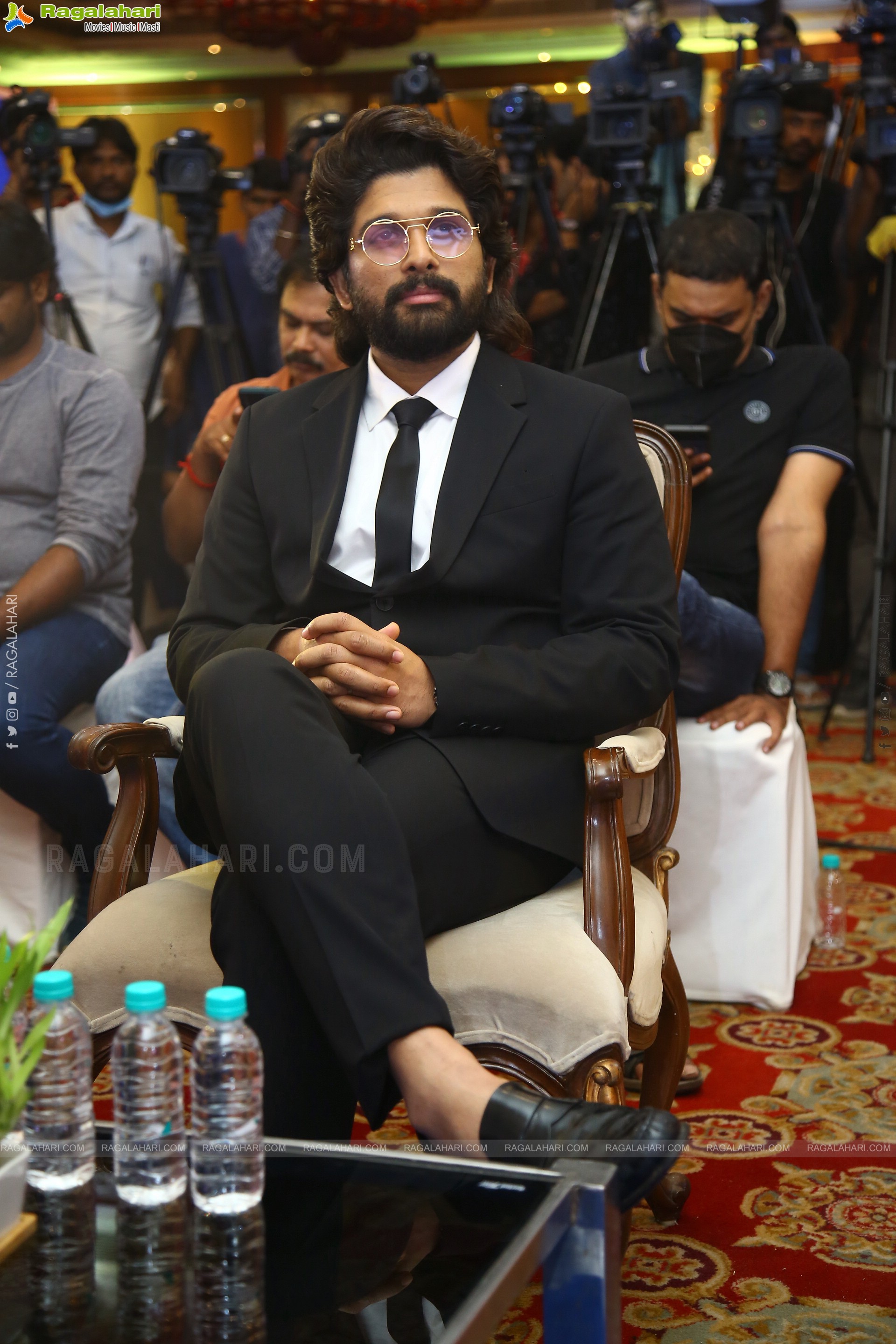 Allu Arjun at Honer Richmont Launch, HD Photo Gallery