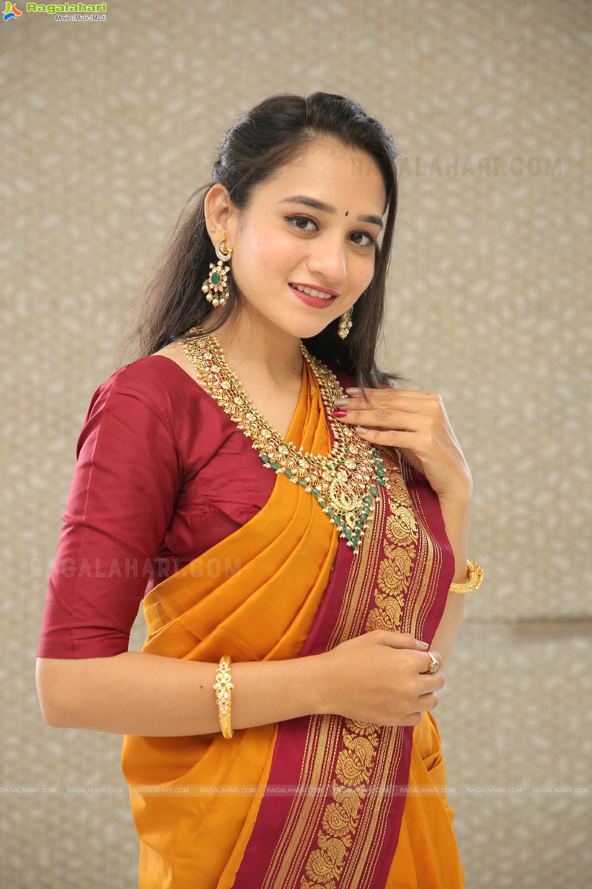 Bhuvaneshwari Showcases a Collection of Sri Bhavani Jewels, HD Photo Gallery