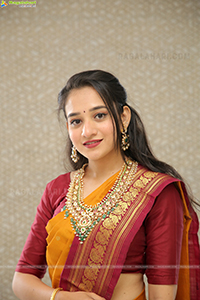 Bhuvaneshwari Poses With Jewellery