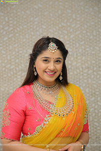 Chandni Bhagwanani Poses With Jewellery
